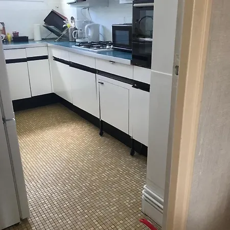 Entier 3 Chambres- 10 Min Centre Lägenhet