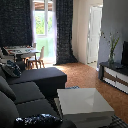 Entier 3 Chambres- 10 Min Centre Lägenhet